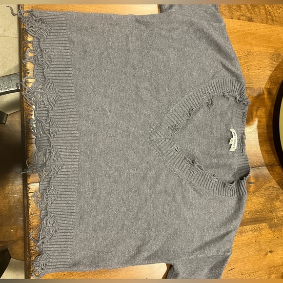 Wild Honey v-neck, distressed & cropped sweater, gray, size M, cozy and cute fit - Picture 2 of 7